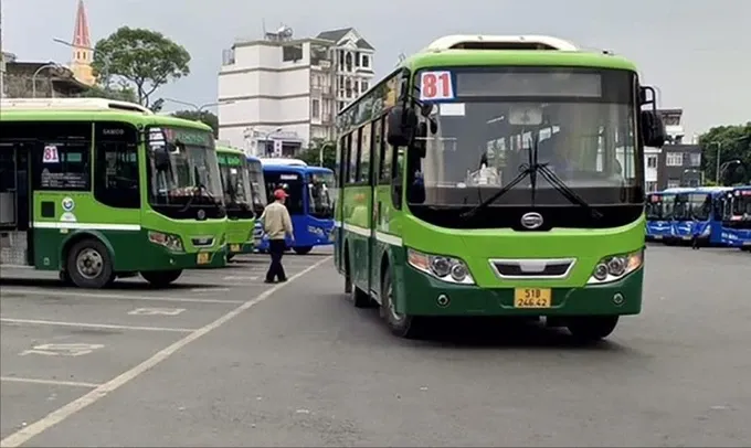 According to the first stage of the Draft Plan for Controlling Vehicle Emissions, by 2030, all buses will have run on electricity 26.jpg