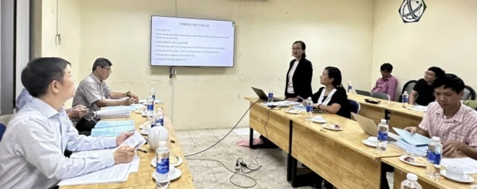 MMed Tang Hung Sang (task leader) is presenting a report at the acceptance session with the HCMC Department of Science and Technology (Photo: SGGP) 07b.jpg