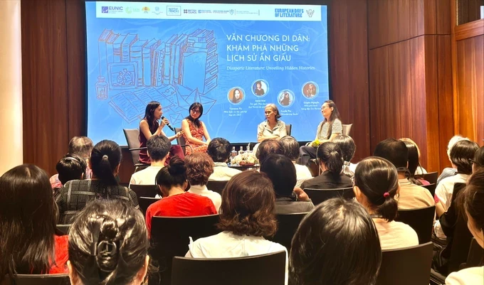 Writers Vanessa Vu, Cecile Pin, and Anna Moi (from left to right) at the event “Migrant Literature: Discovering Hidden Histories” 13.jpg