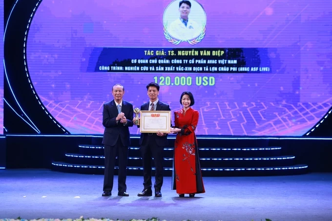 “Research and production of African swine fever vaccine” (product name: AVAC ASF LIVE), led by Dr Nguyen Van Diep from AVAC Vietnam JSC. 15.jpg