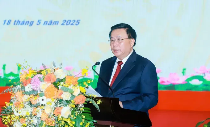 Prof Dr Nguyen Xuan Thang is speaking at the seminar 24b.jpg