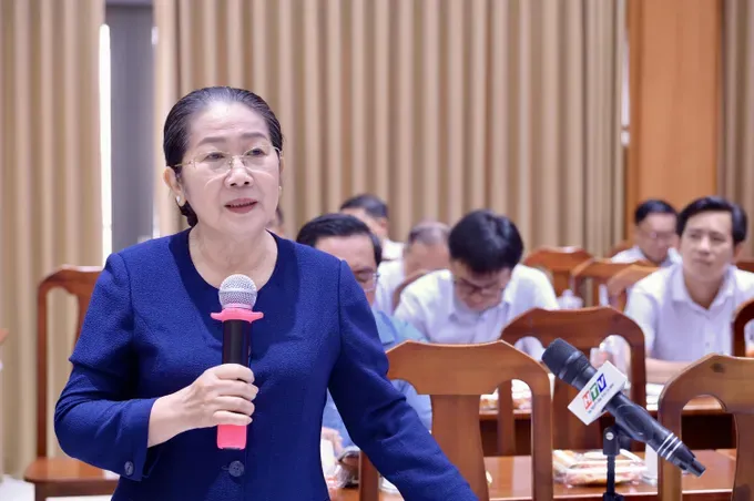 Former Deputy Secretary Vo Thi Dung of the HCMC Party Committee is speaking at the meeting to gather opinions on amending the Constitution, organized by the Vietnam Fatherland Front – HCMC Branch on May 21 (Photo: SGGP) 30.jpg