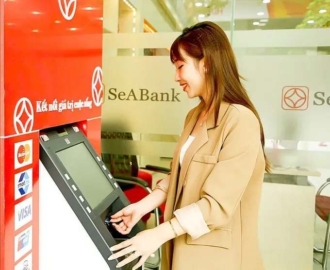 All magnetic stripe ATM cards will be deactivated across the entire banking system from July 1, 2025 (Photo: SGGP) 03.jpg