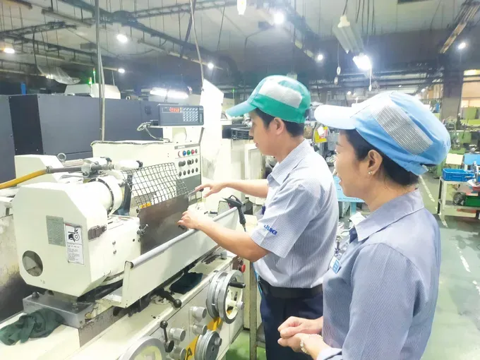 Workers of Juki Vietnam Co. Ltd. in Tan Thuan Export Processing Zone (HCMC) are on duty (Photo: SGGP) 24.jpg