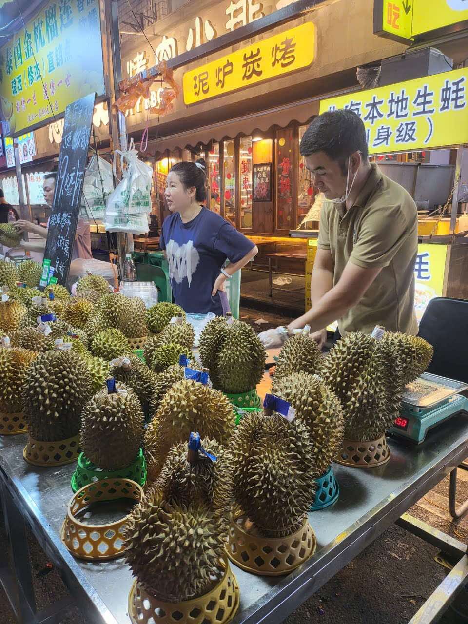 The market offers a diverse feast for the senses, from savory snacks to fresh fruit 03e.jpg