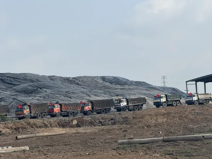The groundbreaking ceremony for the Vietstar Solid Waste Treatment Plant project at Northwest Solid Waste Treatment Complex in HCMC 24.jpg