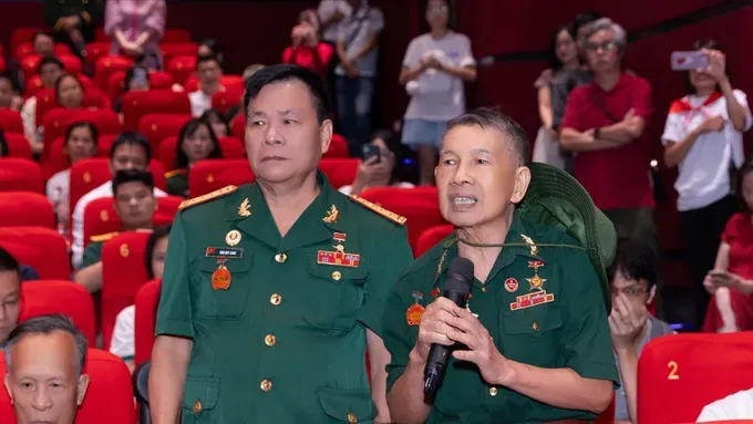 Veterans who directly participated in the Battle of Quang Tri Citadel in 1972 are attending the premiere of the film “Red Rain” in Hanoi 32.jpg