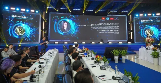 Domestic and international delegates are discussing the policy sandbox for digital assets at Vietnam Blockchain Day 2025 (Photo: SGGP) 37b.jpg