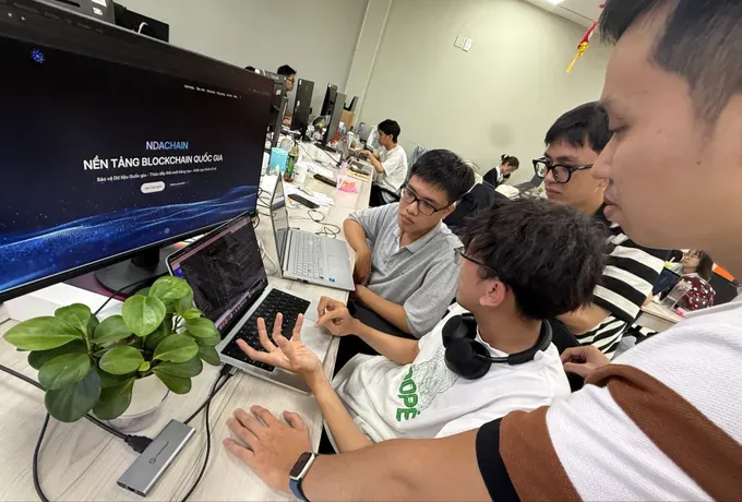 Employees of PiLA Company are developing national blockchain platforms, aiming for the potential digital asset market (Photo: SGGP) 13b.jpg