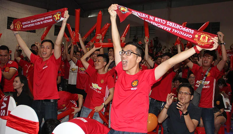 Trận MU – Liverpool 2-1: Fan MU tại HCM nhảy múa ăn mừng chiến thắng “Quỷ đỏ” ảnh 1