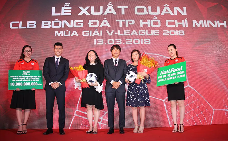 CLB TPHCM xuất quân dự Nuti Cafe V-League 2018: Tự tin sẽ lọt vào tốp 3 ảnh 1