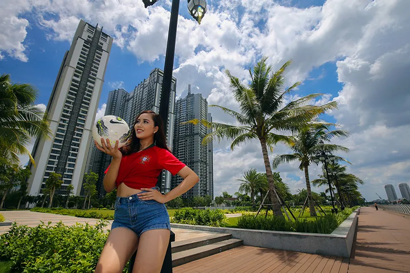 Hot girl Khoa quản trị kinh doanh đặt niềm tin vào Ronaldo ảnh 4