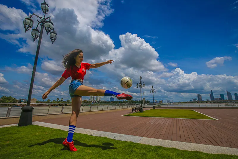 Hot girl Khoa quản trị kinh doanh đặt niềm tin vào Ronaldo ảnh 5