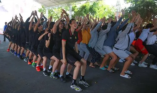 Khoảnh khắc thư giãn của các cô gái bóng chuyền cùng trò chơi dân gian Việt Nam ảnh 1