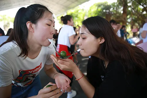 Khoảnh khắc thư giãn của các cô gái bóng chuyền cùng trò chơi dân gian Việt Nam ảnh 2