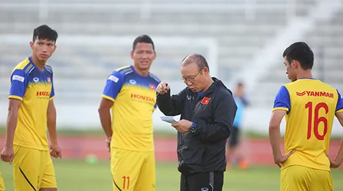  Các tuyển thủ Việt Nam thả lỏng chờ trận chung kết với Cuaracao ảnh 3