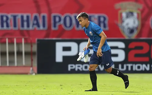 "Messi Thái" tránh áp lực trước trận đại chiến với Việt Nam ảnh 1