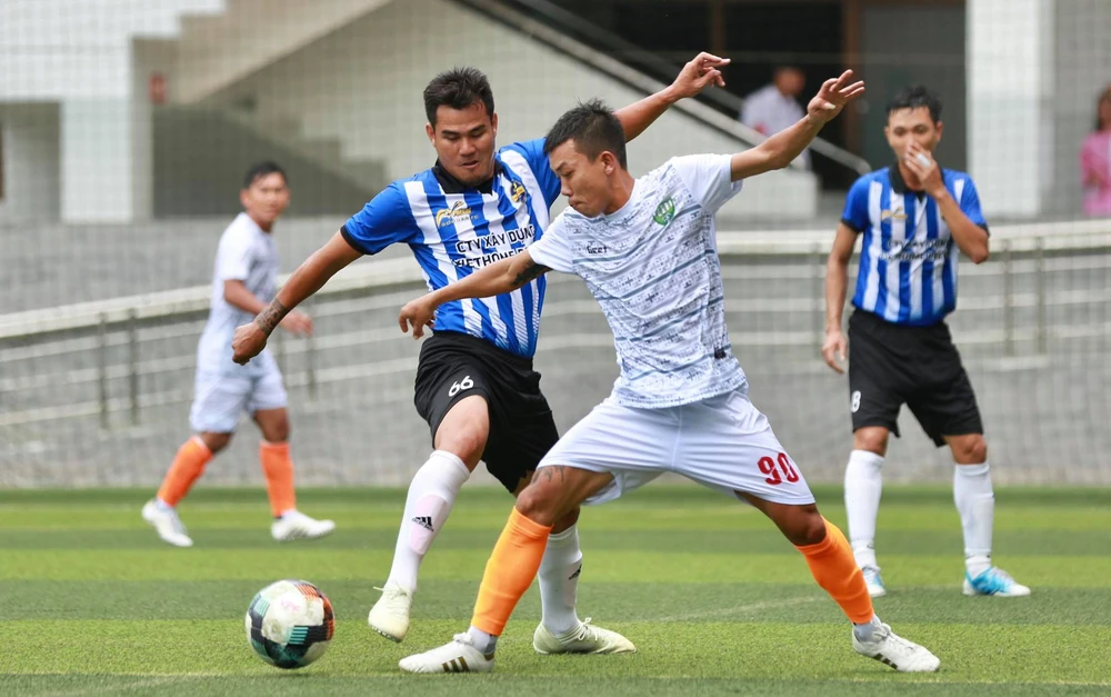 Nhà vô địch AFF 2008 Phan Thanh Bình trong màu áo Bưng Biền FC ở vòng đấu Play - off. Ảnh: DŨNG PHƯƠNG