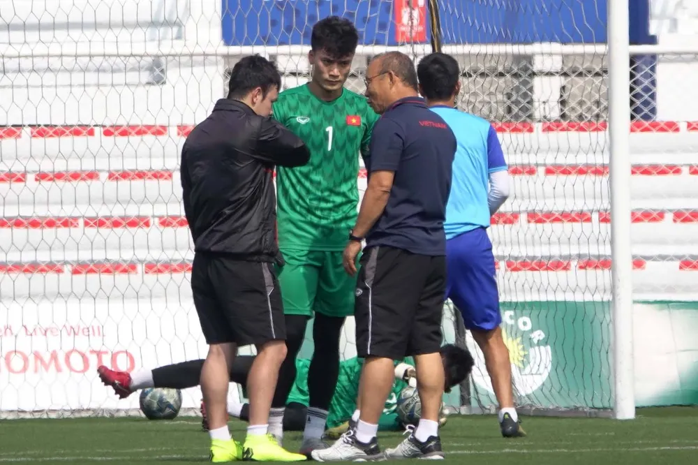 HLV Park Hang Seo đích thân luyện công cho Bùi Tiến Dũng ảnh 2