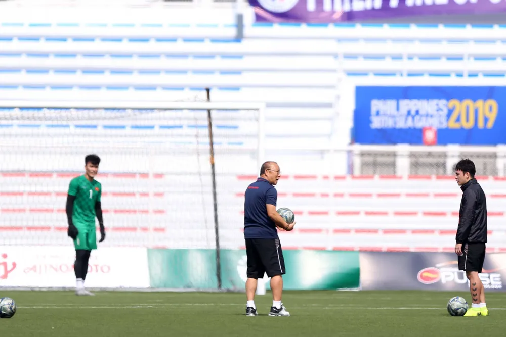 HLV Park Hang Seo đích thân luyện công cho Bùi Tiến Dũng ảnh 1