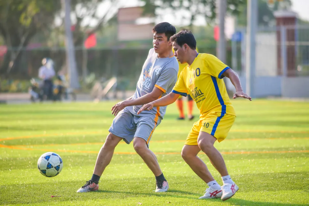 Khánh thành ba sân cỏ nhân tạo tại Long An, Nam Định và Huế ảnh 2