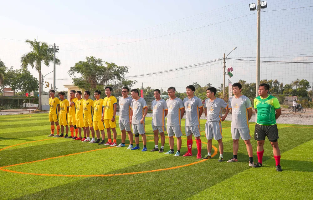 Khánh thành sân cỏ nhân tạo tại Huyện Mộc Hoá - Long An. Ảnh: Dũng Phương