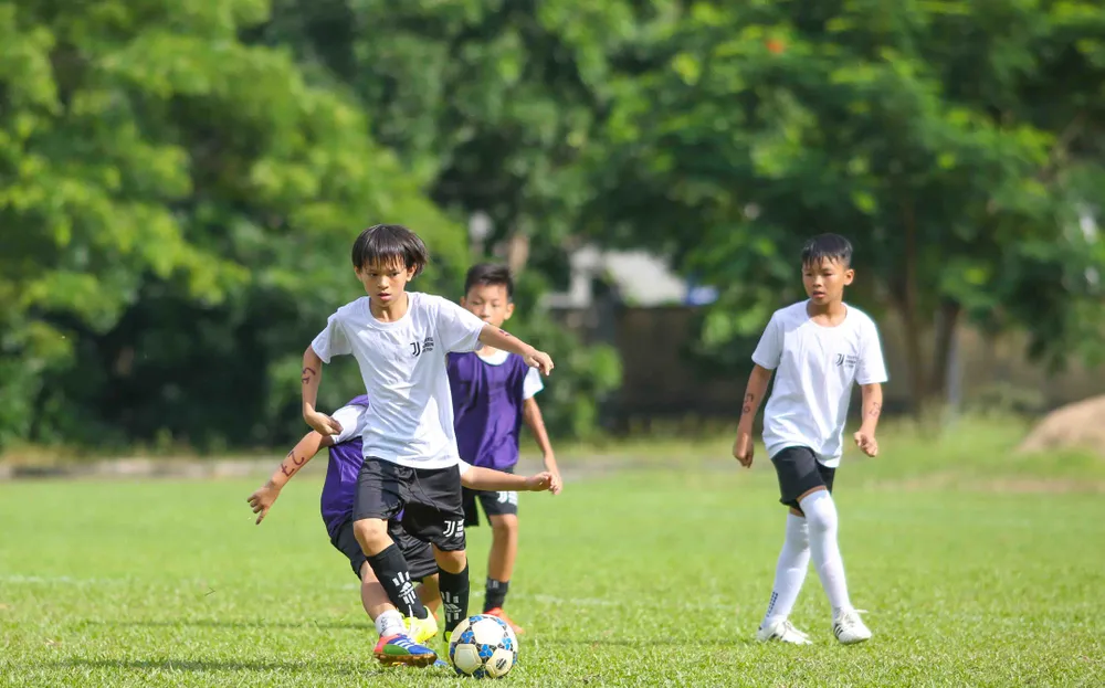 Có 37 cầu thủ nhí trúng tuyển vào JacademyVN. Ảnh: Dũng Phương