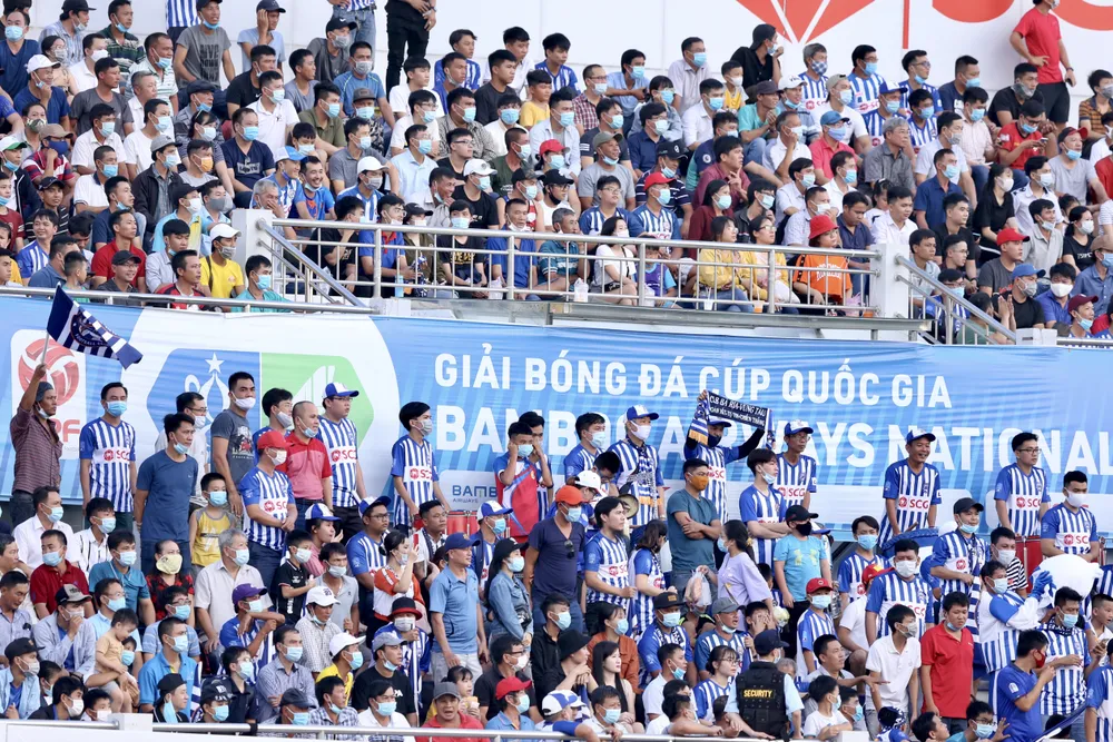 Bóng đá Việt Nam rộn ràng ngày trở lại. Ảnh: Dũng Phương