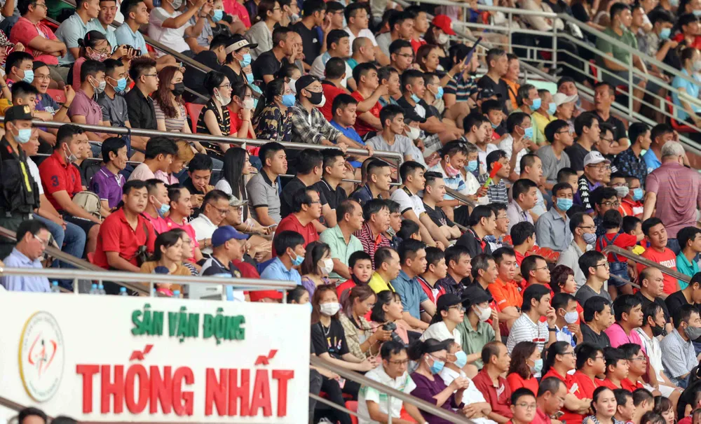 Những khoảnh khắc đẹp của đội bóng Viettel khi nâng cúp vô địch mùa bóng 2020 ảnh 1