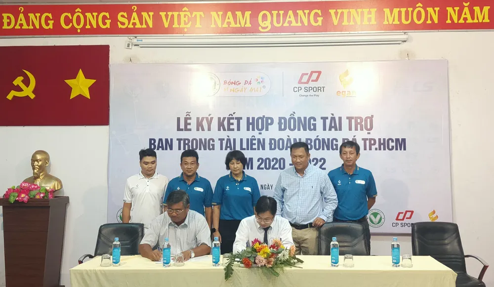 Trọng tài TPHCM được tài trợ trang phục trong 2 năm ảnh 1