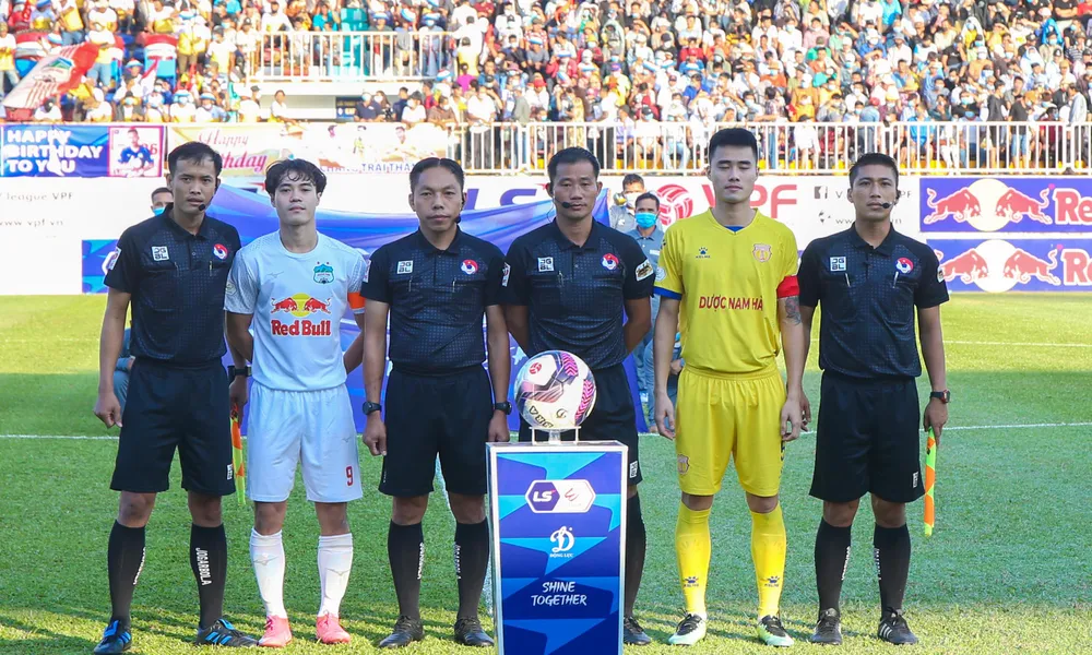 Tiền đạo Văn Toàn toả sáng trong ngày sinh nhật ảnh 3 Tiền đạo Văn Toàn toả sáng trong ngày sinh nhật ảnh 3