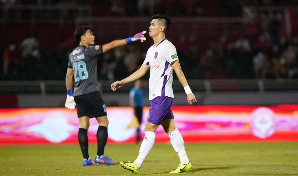  Thủ thành Bùi Tiến Dũng được hít thở bầu không khí V-League 2022 ảnh 7