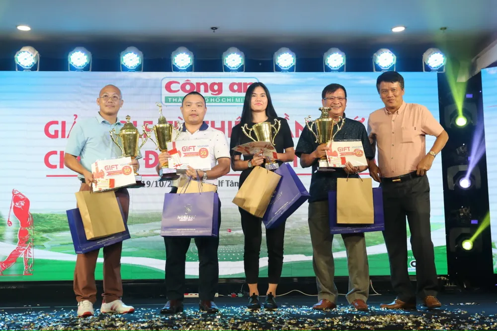 Giải Golf từ thiện Lần thứ I năm 2022: Quyên góp được 800 triệu và nhiều hiện vật gần 6 tỷ ảnh 2