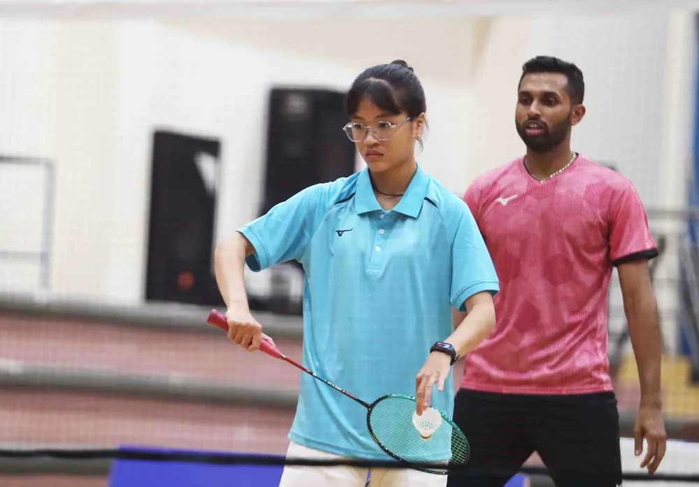 Tay vợt vô địch thế giới Prannoy H.S (Ấn Độ) giao lưu cùng tuyển trẻ cầu lông Thành phố Thủ Đức ảnh 1