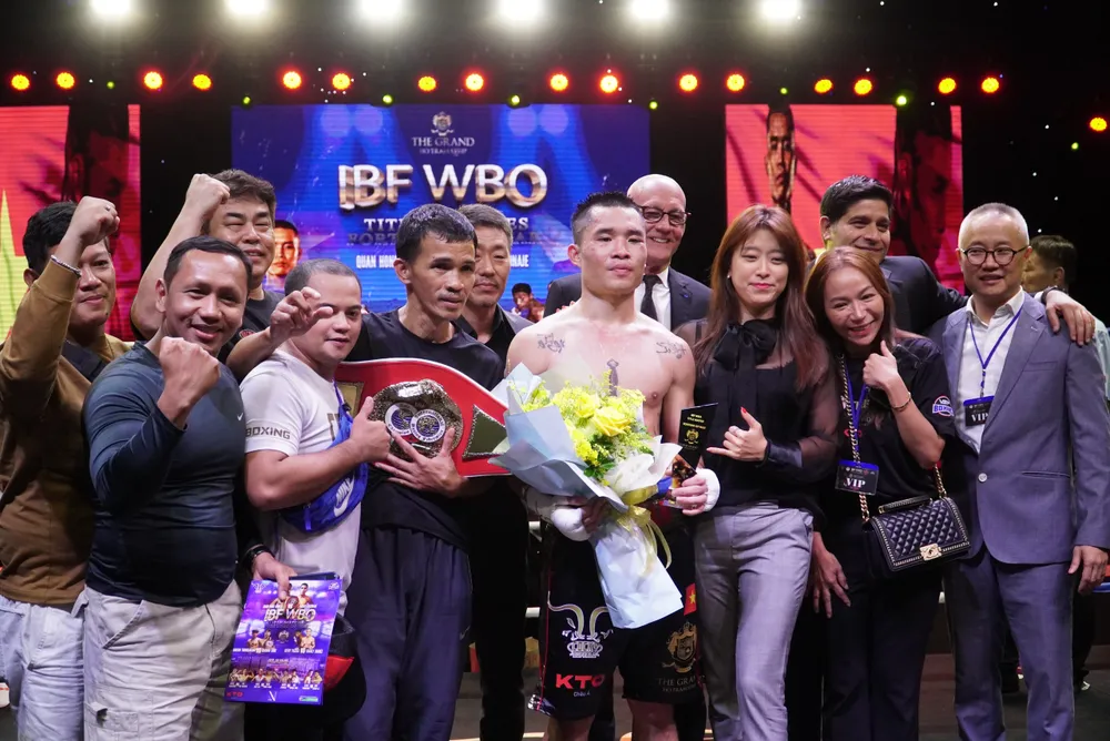 Đinh Hồng Quân bị tước đai trước thềm sự kiện Boxing “bom tấn” Fortunes of War - Nhưng vẫn chiến thắng đầy cảm xúc trước Arnel Baconaje ảnh 1 Đinh Hồng Quân bị tước đai trước thềm sự kiện Boxing “bom tấn” Fortunes of War - Nhưng vẫn chiến thắng đầy cảm xúc trước Arnel Baconaje ảnh 1