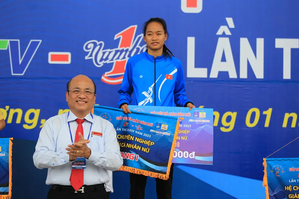 Nguyễn Thị Thuý Vân (Khánh Hoà) về nhất hệ đội tuyển 5km.