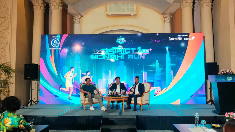 Ban tổ chức trả lời báo chí tại buổi họp báoo. Ban tổ chức trả lời báo chí tại buổi họp báoo.