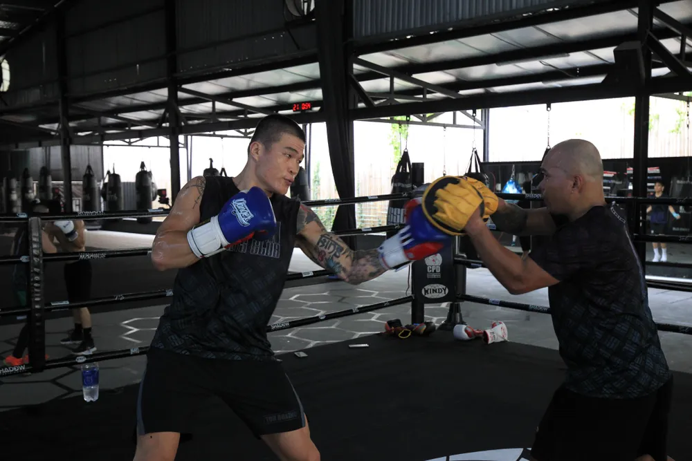 Võ sĩ Trương Đình Hoàng "luyện công" chờ ngày bảo vệ đai WBA châu Á 2023. Ảnh: Quỳnh Mai