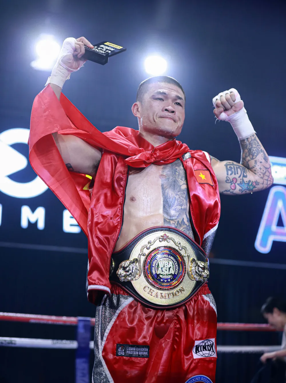 Trương Đình Hoàng bảo vệ đai vô địch WBA châu Á thành công.