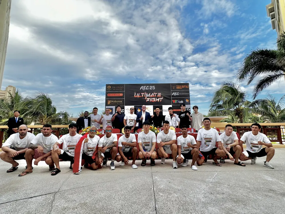 Các võ sĩ chụp ảnh lưu niệm tại sự kiện võ thuật tổng hợp chuyên nghiệp Angel's Fighting Championship 25 (AFC 25) Các võ sĩ chụp ảnh lưu niệm tại sự kiện võ thuật tổng hợp chuyên nghiệp Angel's Fighting Championship 25 (AFC 25)