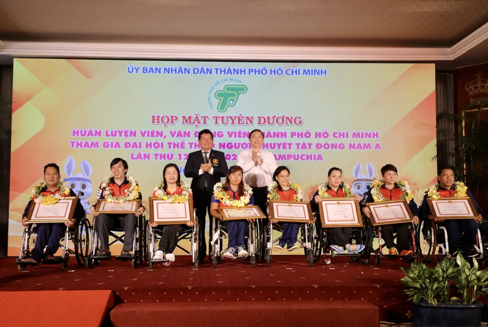 TPHCM tuyên dương huấn luyện viên, vận động viên đạt thành tích cao tại Đại hội Thể thao người khuyết tật Đông Nam Á năm 2023. Ảnh: Quỳnh Mai