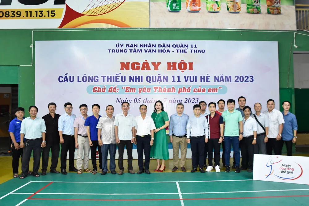 Thành phần BTC ngày hội hè cầu lông quận 11 chụp ảnh lưu niệm