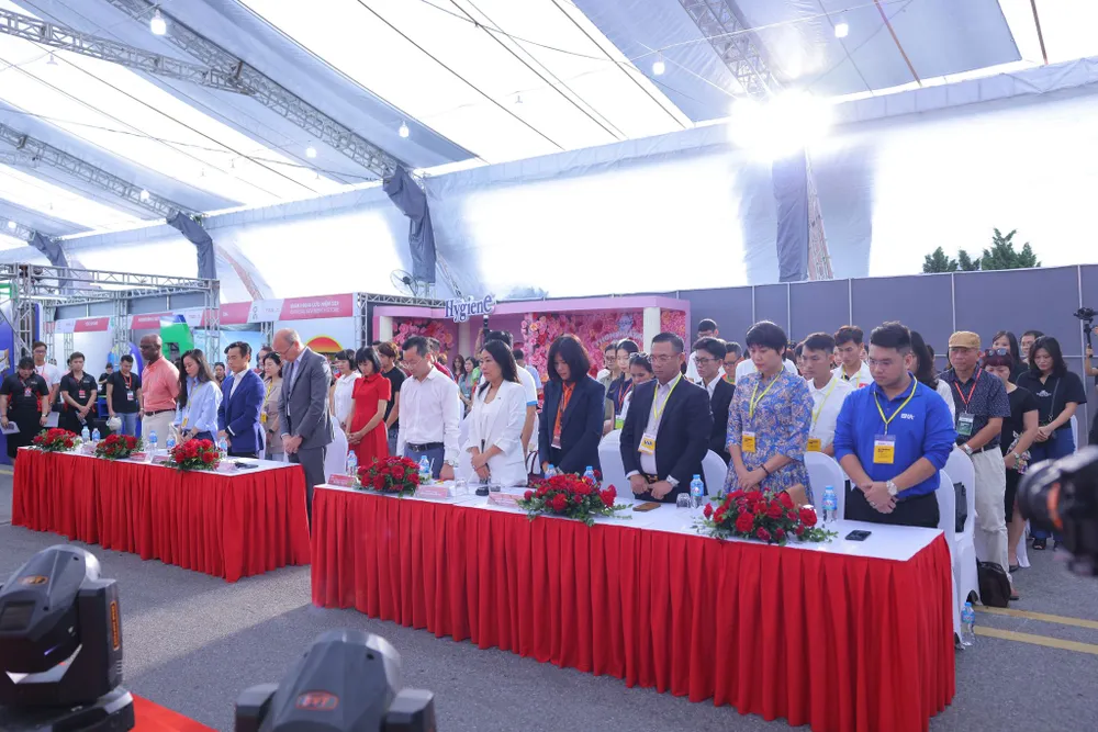 Mở đầu chương trình, các đại biểu, cùng toàn thể vận động viên có mặt tại lễ khai mạc đã dành phút mặc niệm để tưởng nhớ các nạn nhân tử vong trong vụ hỏa hoạn tại Hà Nội và lũ quét ở Lào Cai