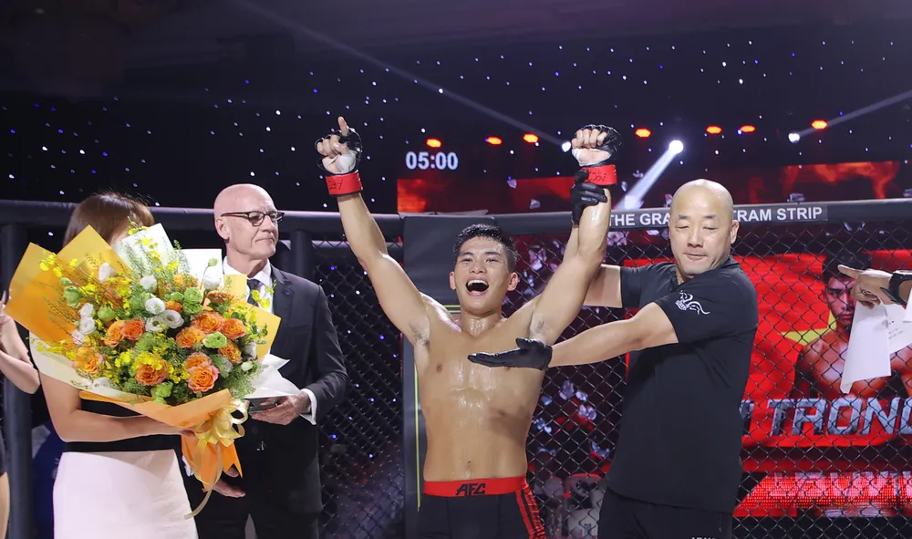 Mùi Trọng Vinh thắng thuyết phục đối thủ Trung Quốc Jia Yangin ở hạng cân Bantam Weight (61,2kg). Ảnh: Quỳnh Mai