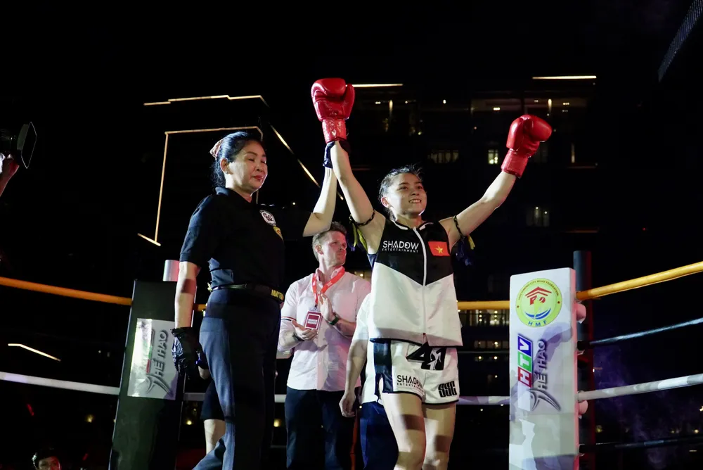 Võ sĩ Huỳnh Hà Hữu Hiếu đã thắng knock-out trước võ sĩ Thái Lan Porwa Thumnawas ở hạng cân 46 kg