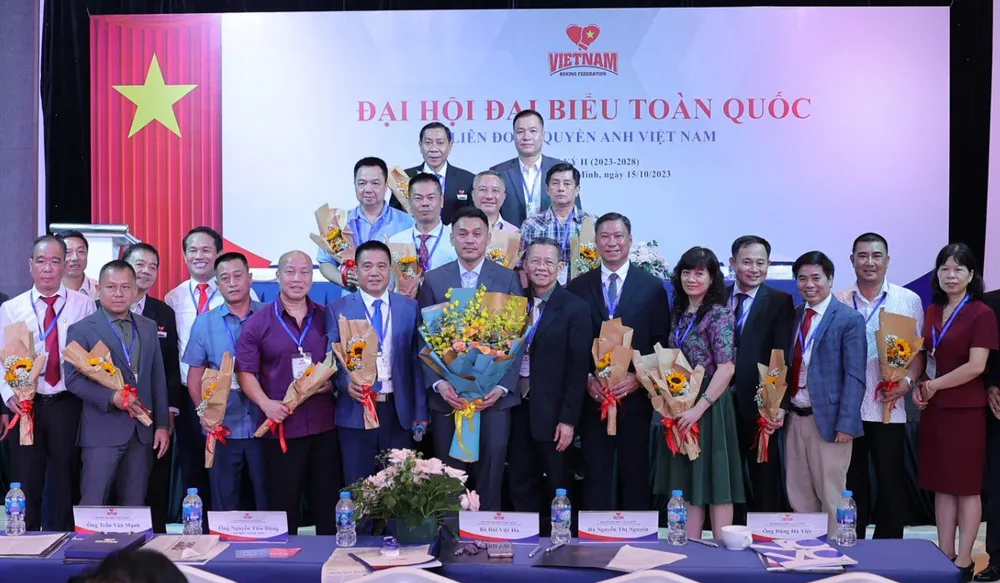 Ban Chấp hành Liên đoàn Quyền anh Việt Nam nhiệm kỳ II ra mắt Ban Chấp hành Liên đoàn Quyền anh Việt Nam nhiệm kỳ II ra mắt