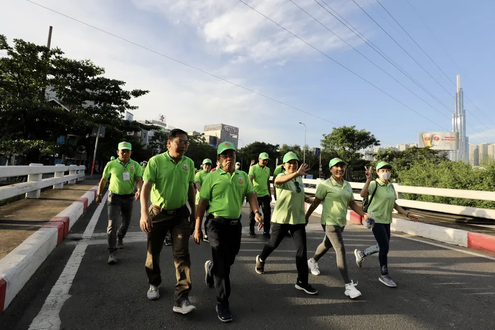 Các vận động viên tham gia chương trình đi bộ lúc 7 giờ ngày 19-11. Các vận động viên tham gia chương trình đi bộ lúc 7 giờ ngày 19-11.