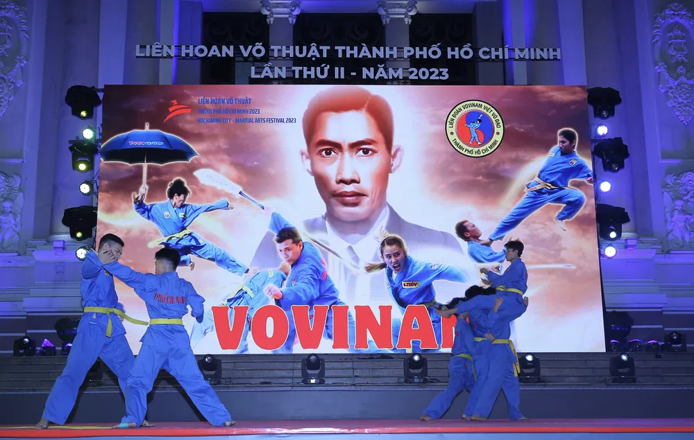 Liên hoan Võ thuật TP.HCM 2023 - Vovinam quốc Võ Việt Nam nhận được tràng pháo tay dài đến từ khán giả tại Nhà hát Thành phố. Ảnh: QUỲNH MAI