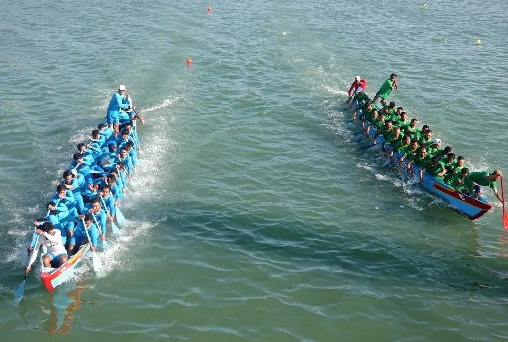 Lễ hội đua thuyền truyền thống Phan Thiết chào mừng năm mới Giáp Thìn 2024. Ảnh: Quỳnh Mai z5153860955081-524fe6450e372c9c4a9940ff3a6e2e20-524.jpg