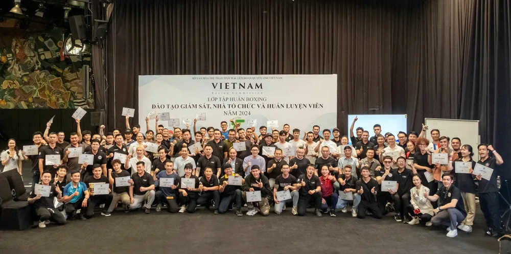 Hơn 140 học viên là các nhà quản lý, huấn luyện viên và võ sĩ đến từ nhiều đơn vị tỉnh thành ngành đã tham gia lớp học. lop-hoc-cc-7458.jpeg